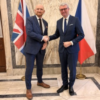 Česko a Británie posilují ekonomické partnerství. Ministr Havlíček jednal s velvyslancem Fieldem o obchodu, obranném průmyslu a jádru